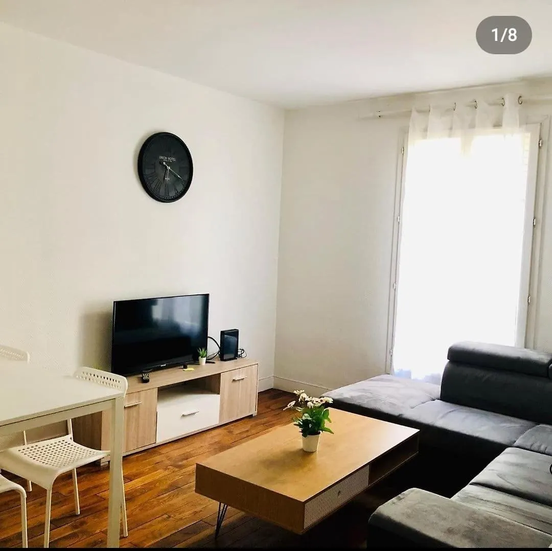 Cosy Apartment In Paris